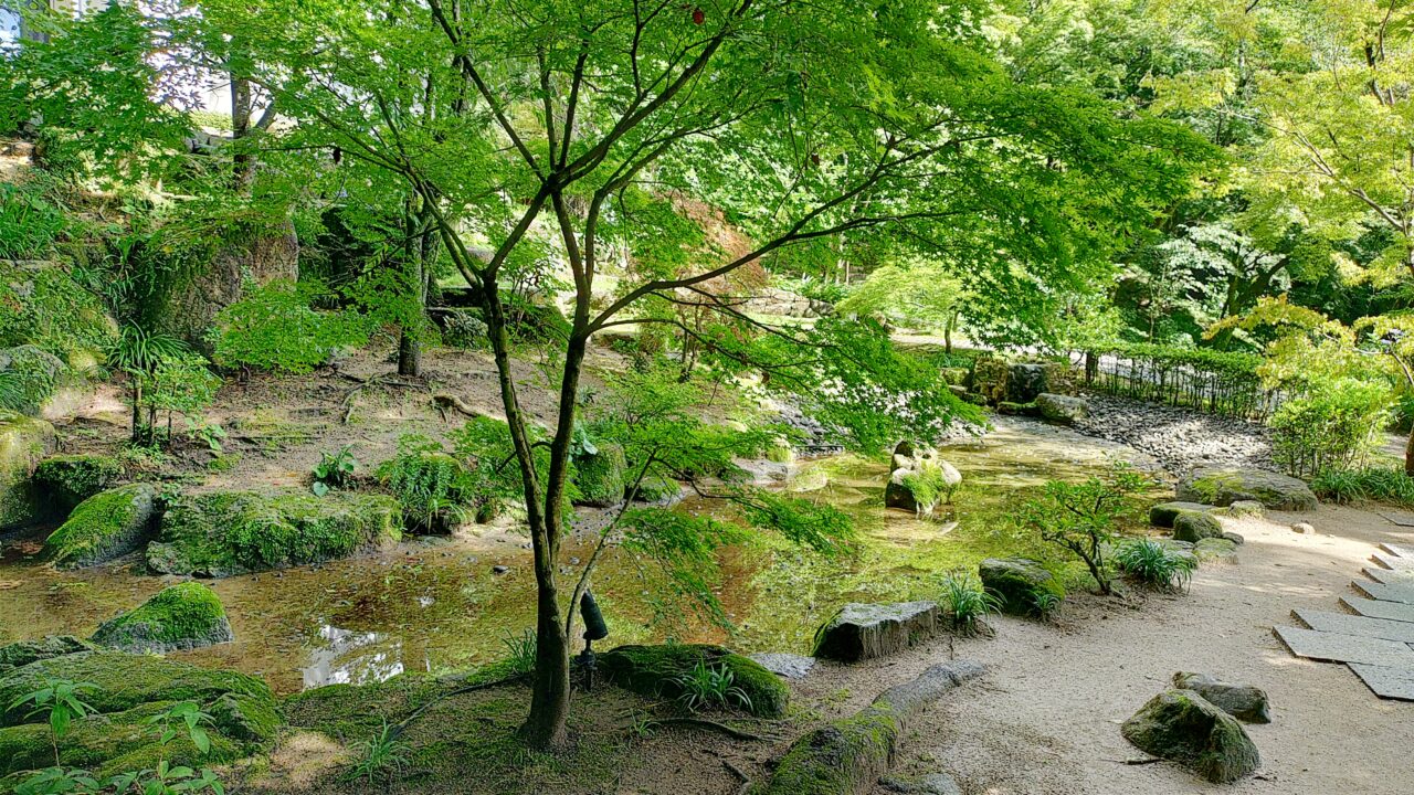 竈門神社の境内