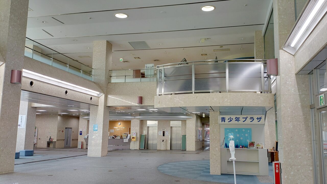 パープルプラザの1階ロビー